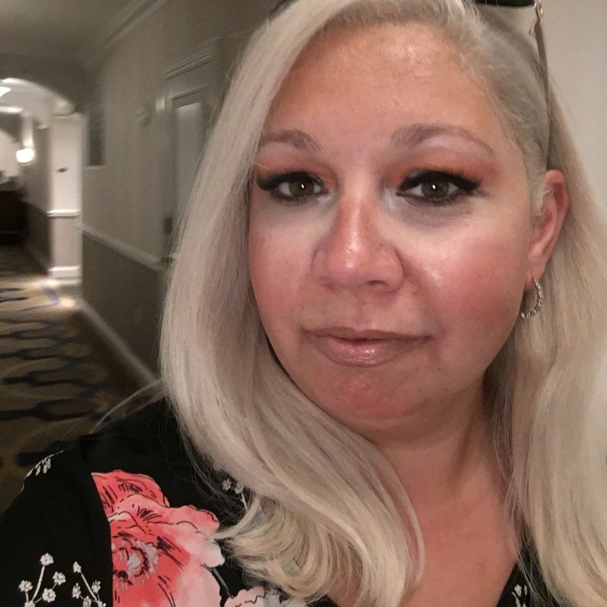 Advisor Debra